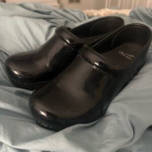 Dansko Shoes Size 37
Black-Shiny